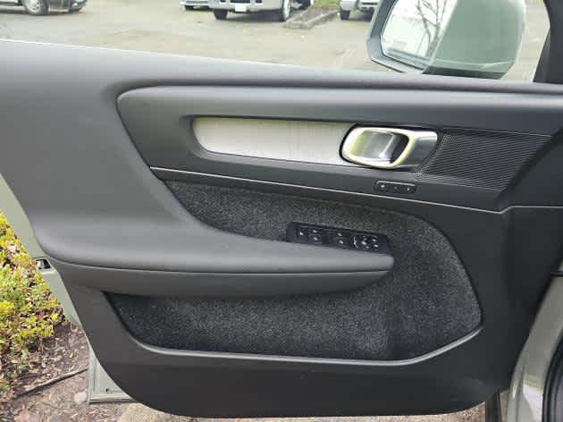 2025 Volvo XC40 Plus Bright Theme