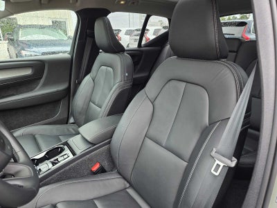 2025 Volvo XC40 Plus Bright Theme