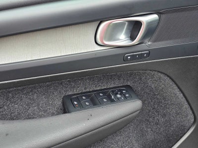 2025 Volvo XC40 Plus Bright Theme