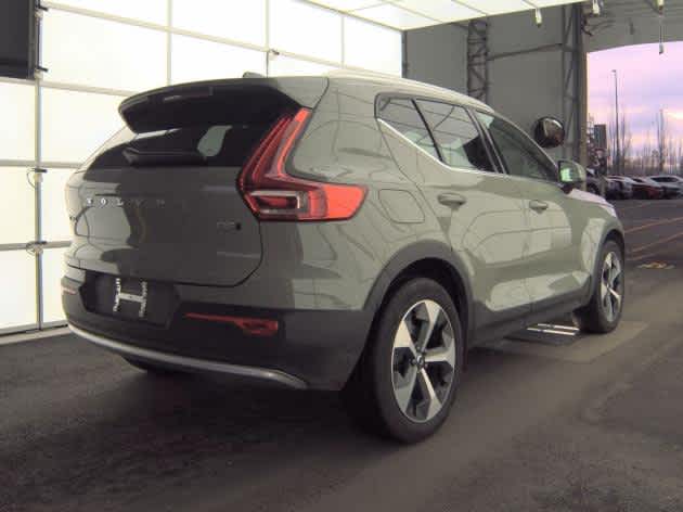2025 Volvo XC40 Plus Bright Theme