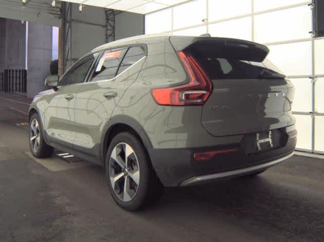 2025 Volvo XC40 Plus Bright Theme