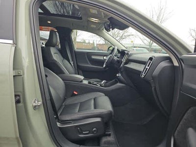2025 Volvo XC40 Plus Bright Theme