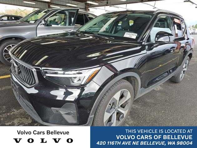 2025 Volvo XC40 Plus Bright Theme