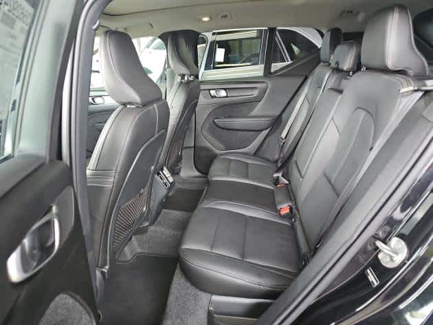 2025 Volvo XC40 Plus Bright Theme