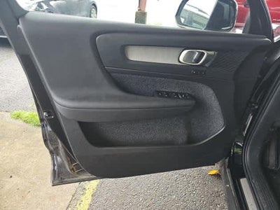 2025 Volvo XC40 Plus Bright Theme