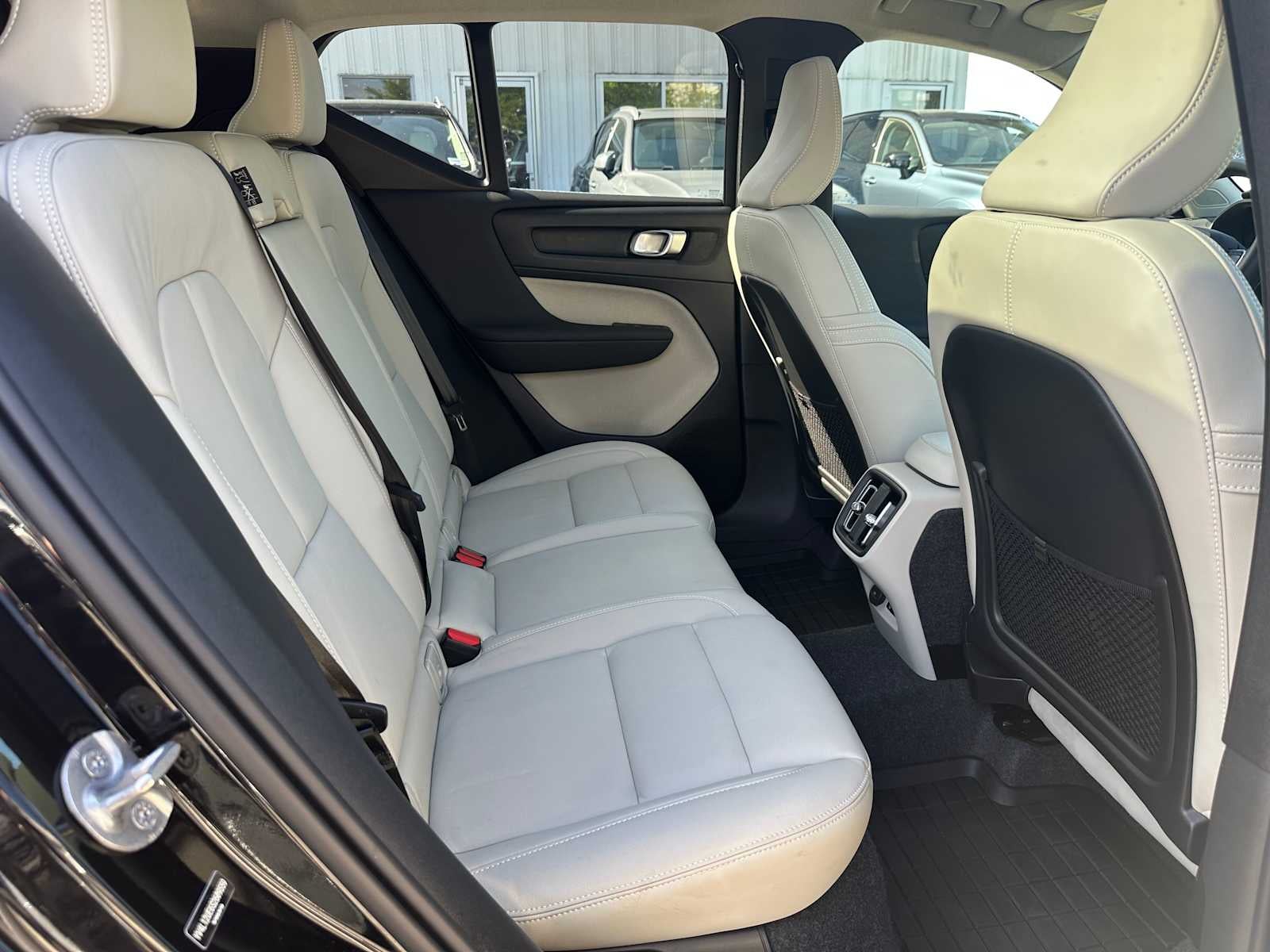 2025 Volvo XC40 Plus Bright Theme