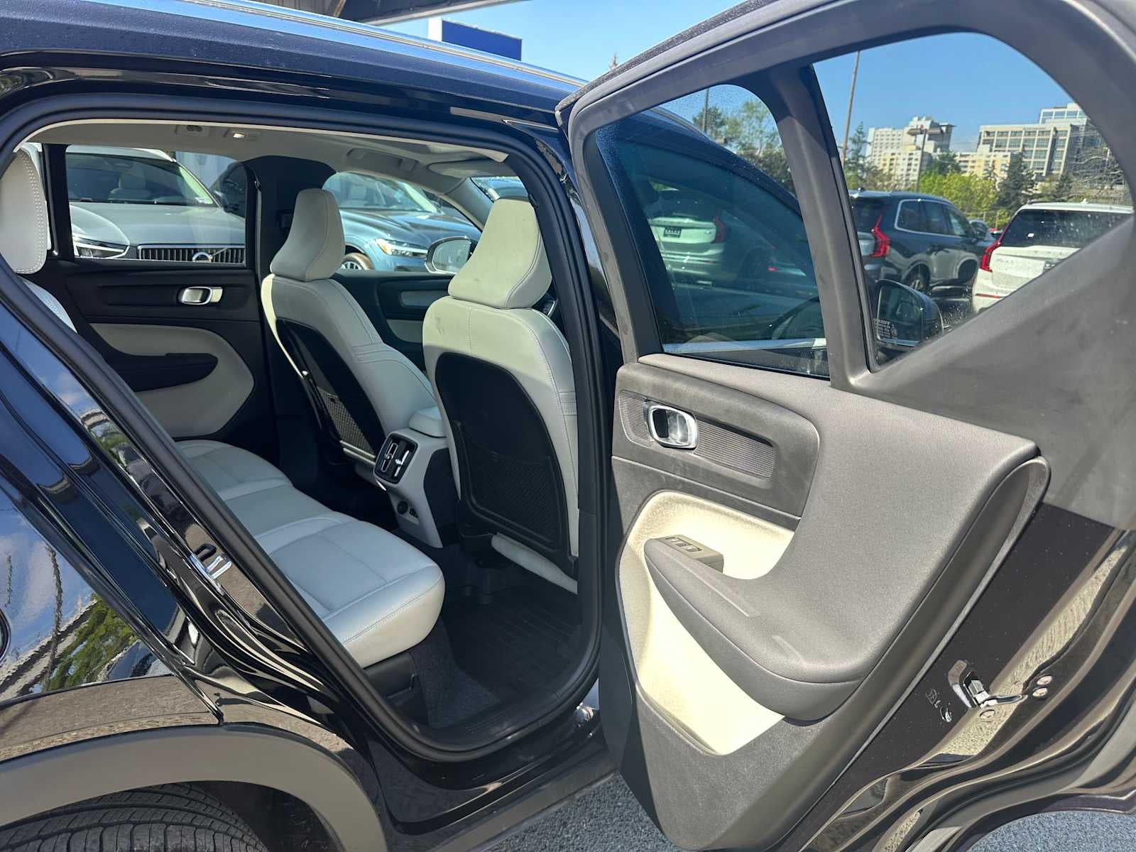 2025 Volvo XC40 Plus Bright Theme