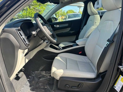 2025 Volvo XC40 Plus Bright Theme