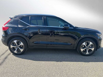 2025 Volvo XC40 Plus Bright Theme