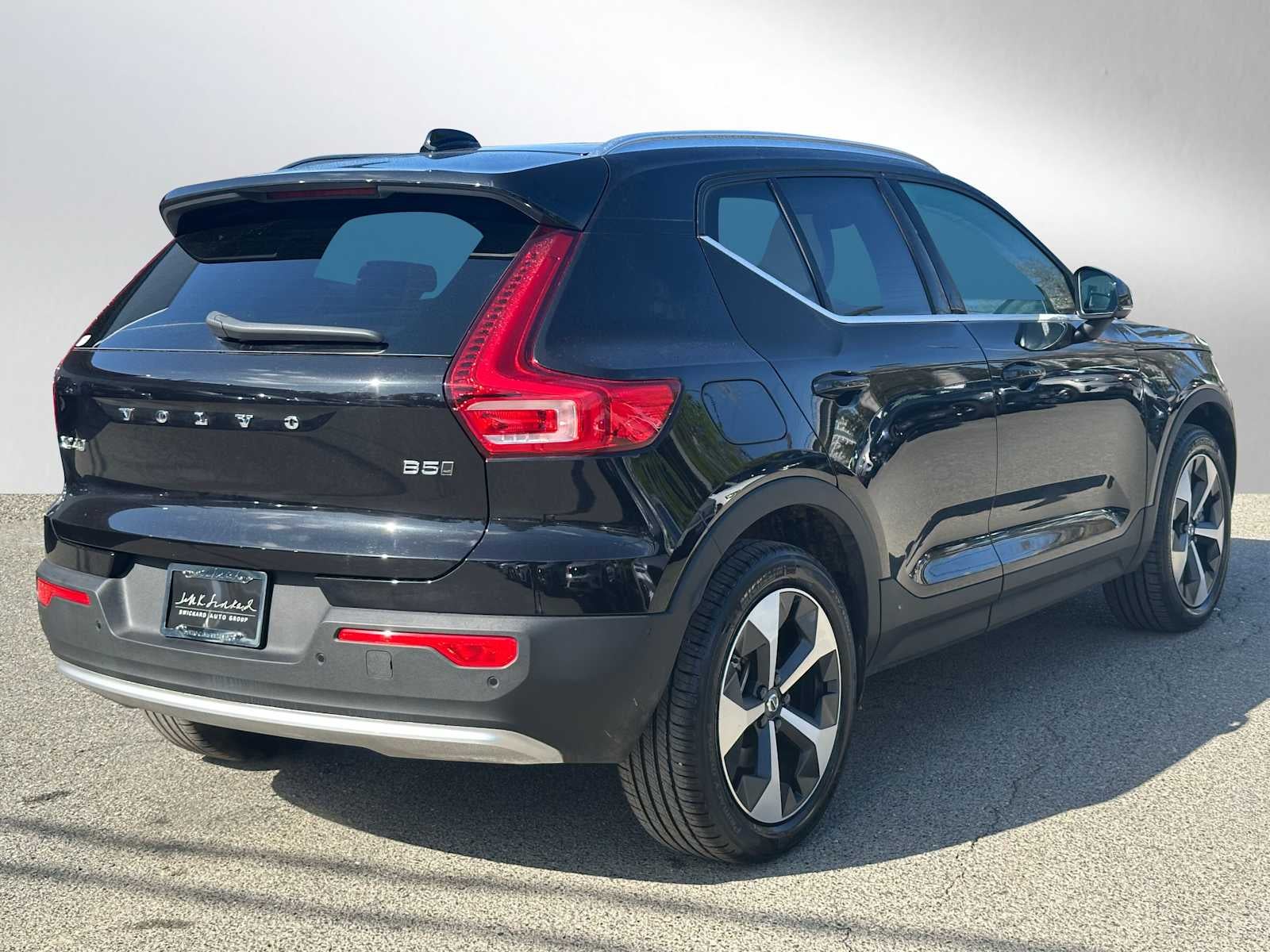 2025 Volvo XC40 Plus Bright Theme