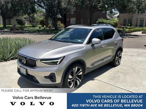 2024 Volvo XC40 Plus Bright Theme