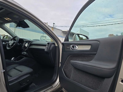 2024 Volvo XC40 Plus Bright Theme