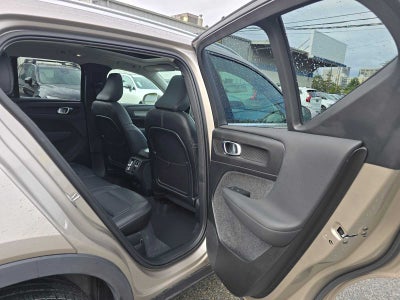 2024 Volvo XC40 Plus Bright Theme