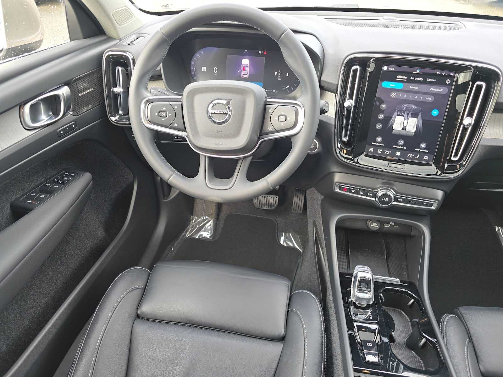 2024 Volvo XC40 Plus Bright Theme