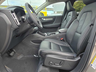 2024 Volvo XC40 Plus Bright Theme