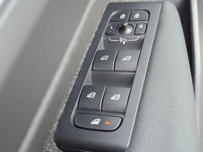 2024 Volvo XC40 Plus Bright Theme