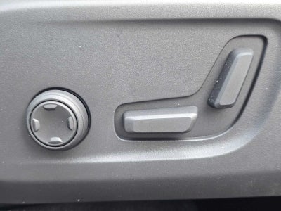 2024 Volvo XC40 Plus Bright Theme