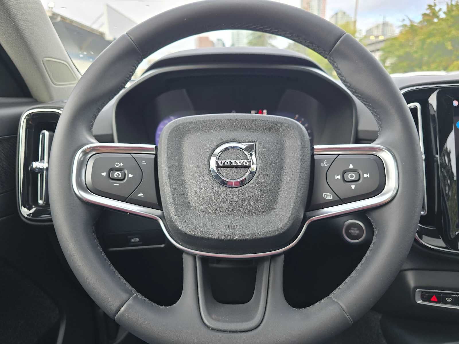 2024 Volvo XC40 Plus Bright Theme