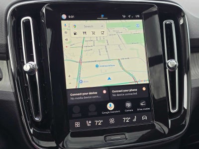 2024 Volvo XC40 Plus Bright Theme
