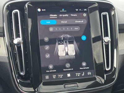 2024 Volvo XC40 Plus Bright Theme
