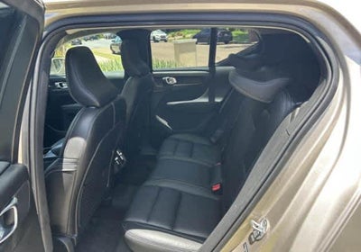 2024 Volvo XC40 Plus Bright Theme