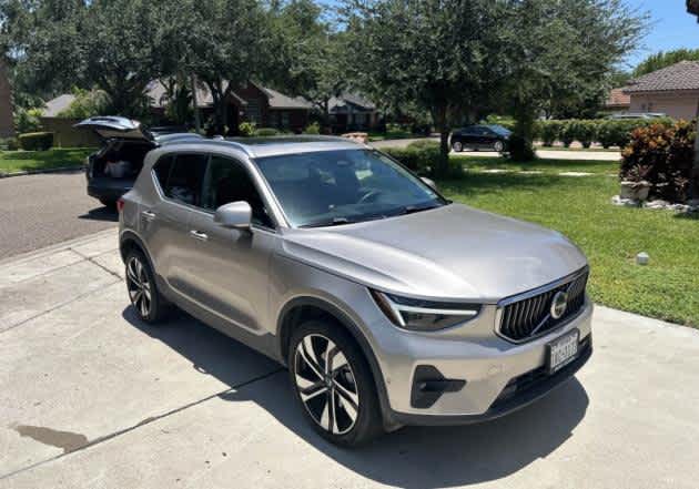 2024 Volvo XC40 Plus Bright Theme
