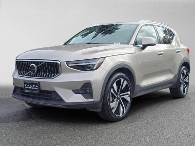 2024 Volvo XC40 Plus Bright Theme