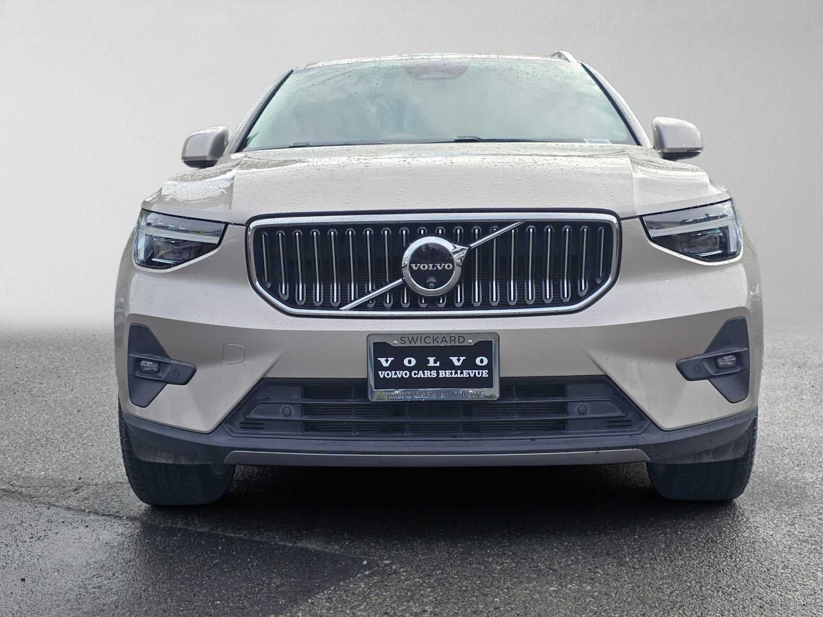2024 Volvo XC40 Plus Bright Theme