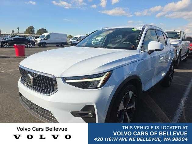 2025 Volvo XC40 Plus Bright Theme