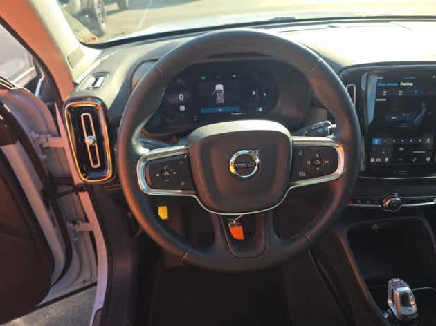 2025 Volvo XC40 Plus Bright Theme