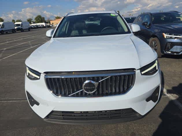 2025 Volvo XC40 Plus Bright Theme