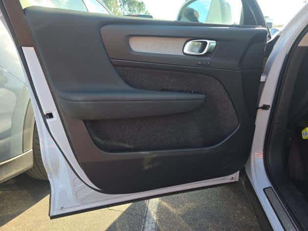 2025 Volvo XC40 Plus Bright Theme