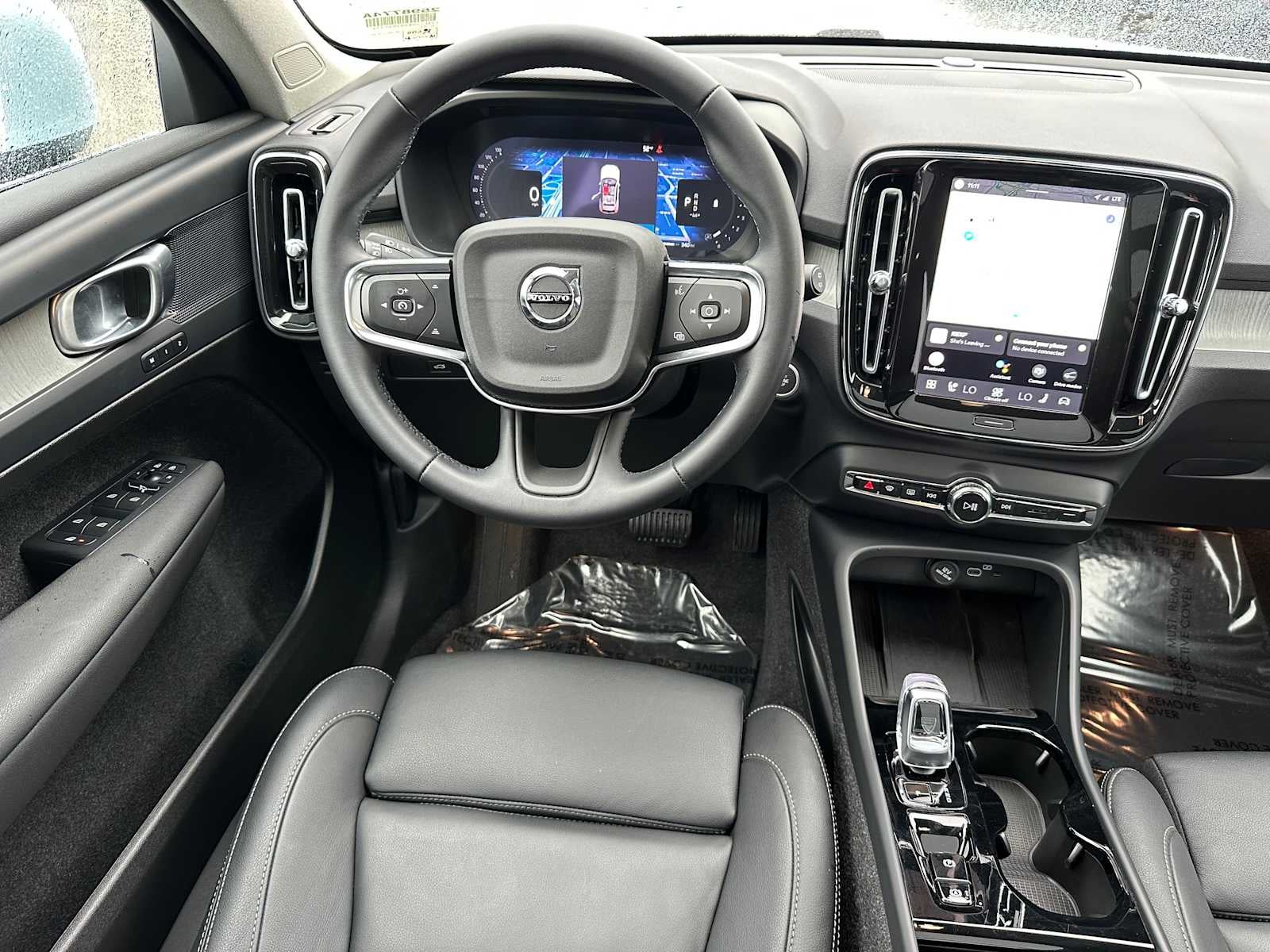 2025 Volvo XC40 Plus Bright Theme