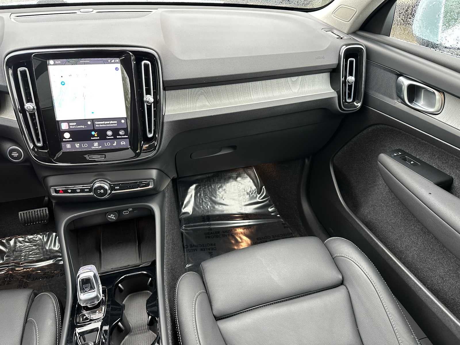 2025 Volvo XC40 Plus Bright Theme