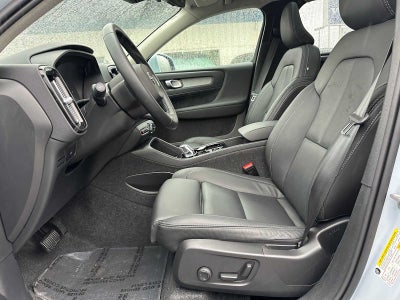 2025 Volvo XC40 Plus Bright Theme