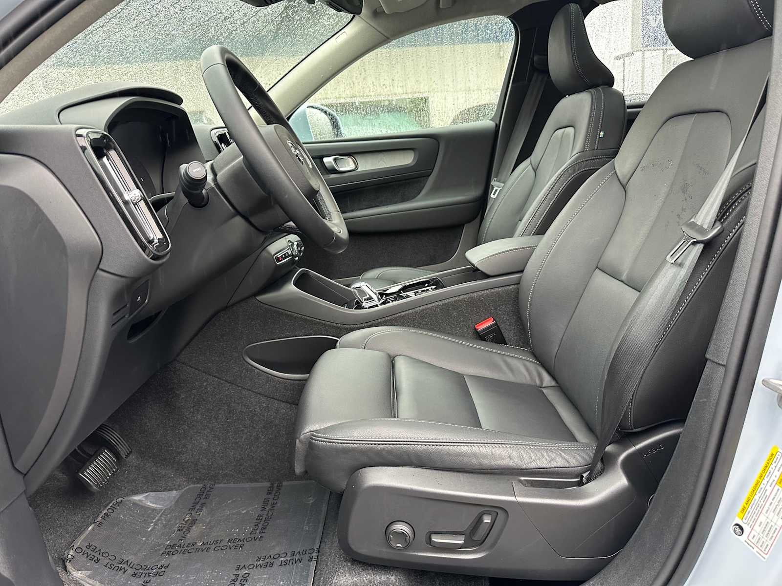 2025 Volvo XC40 Plus Bright Theme