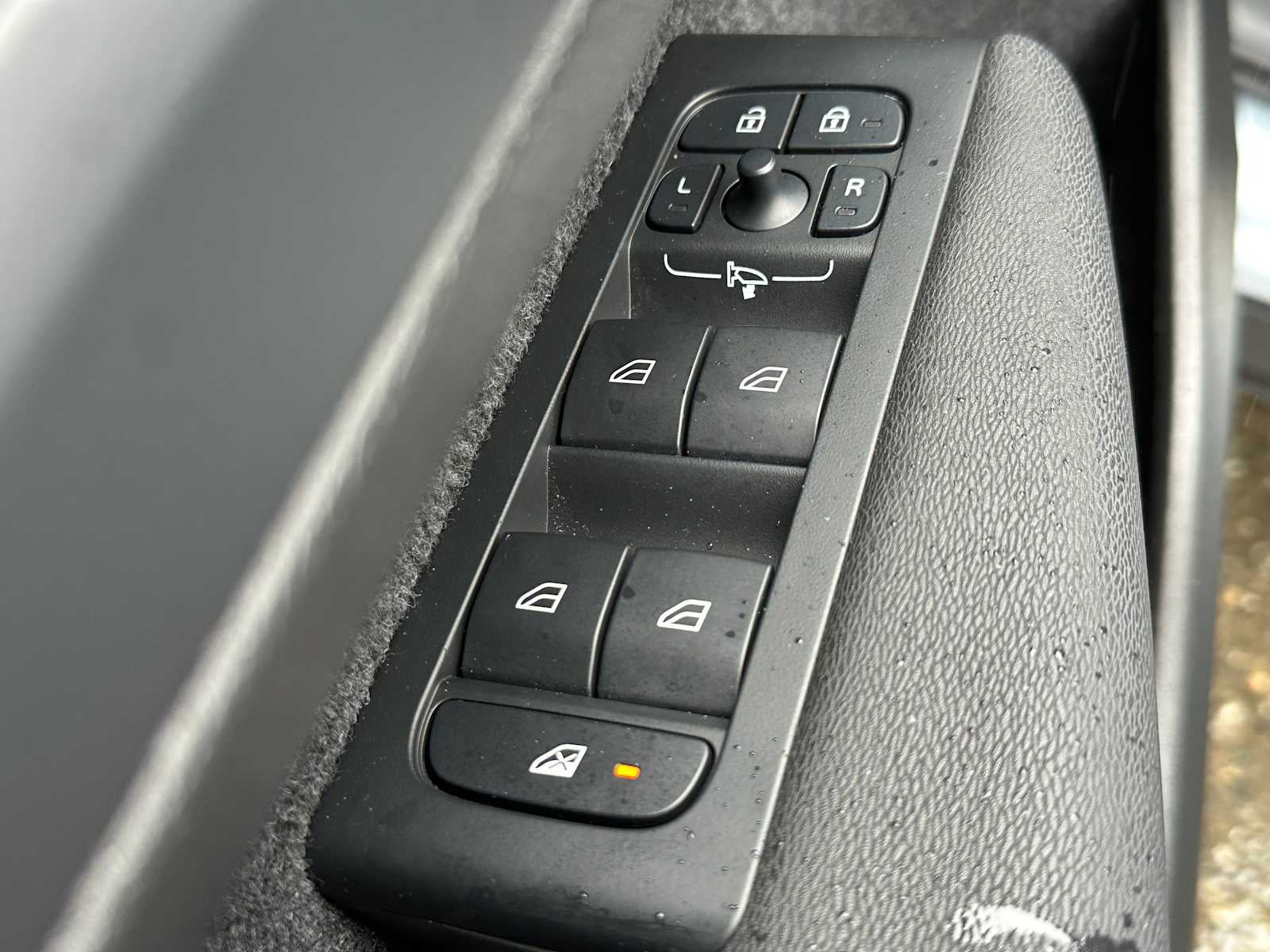 2025 Volvo XC40 Plus Bright Theme