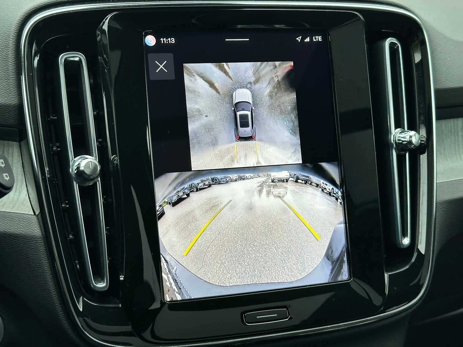 2025 Volvo XC40 Plus Bright Theme