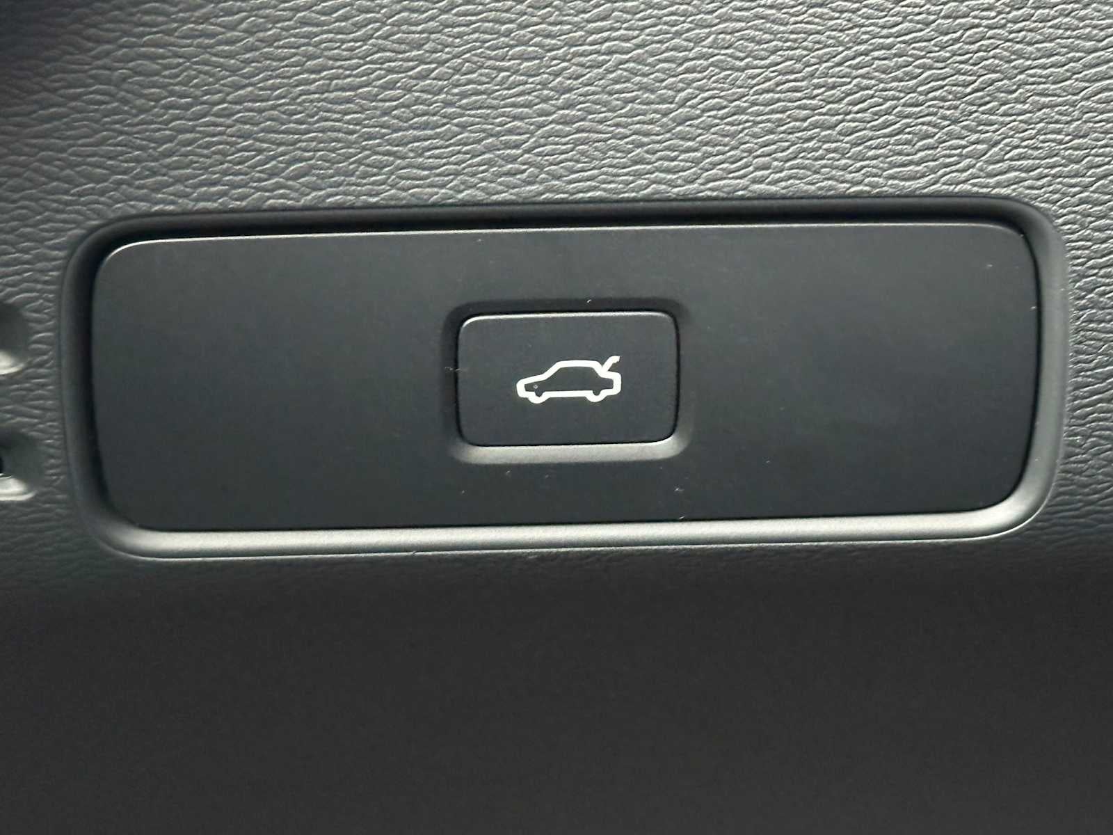 2025 Volvo XC40 Plus Bright Theme