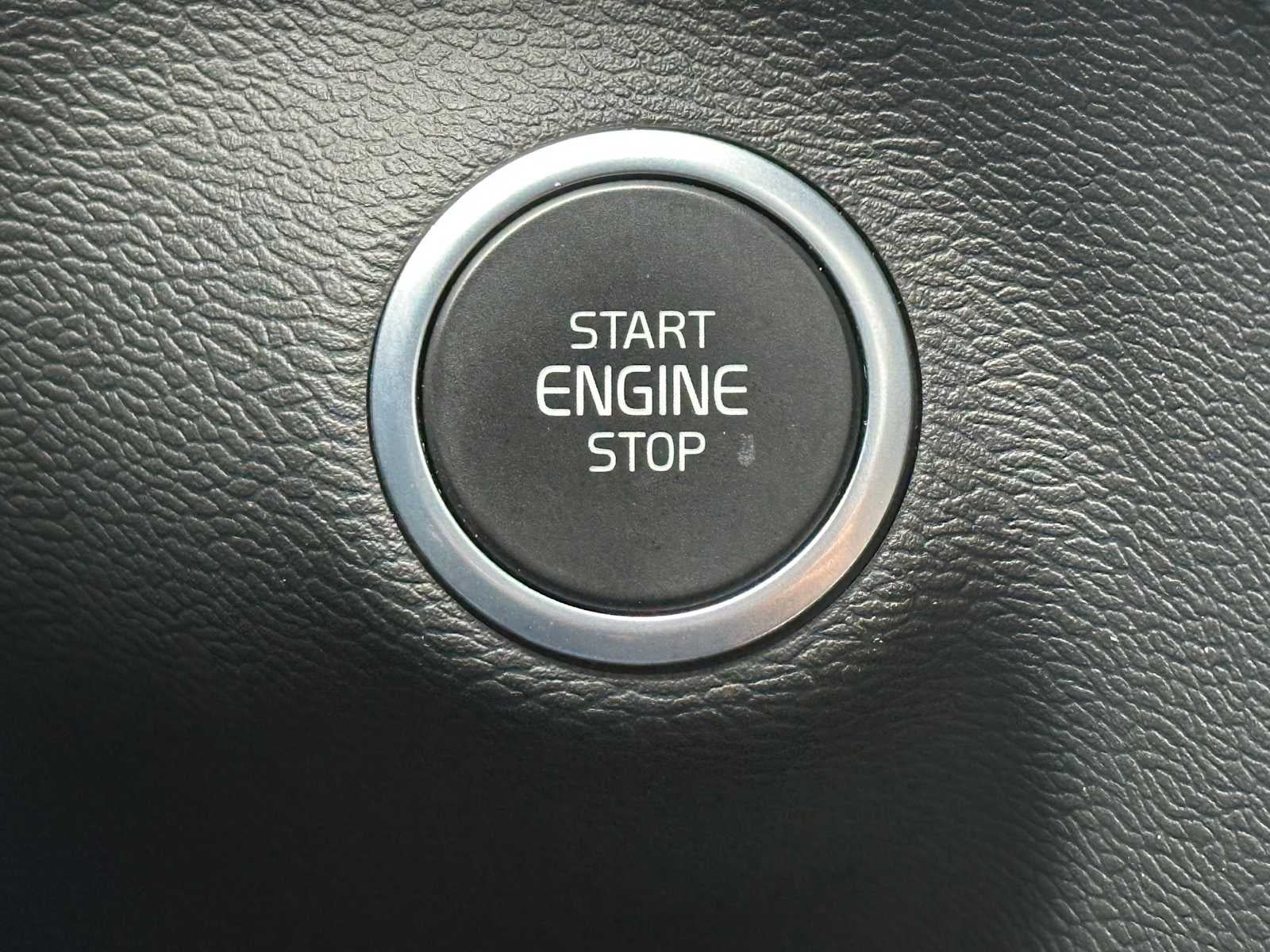 2025 Volvo XC40 Plus Bright Theme