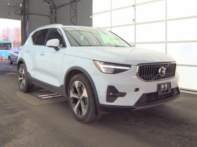 2025 Volvo XC40 Plus Bright Theme