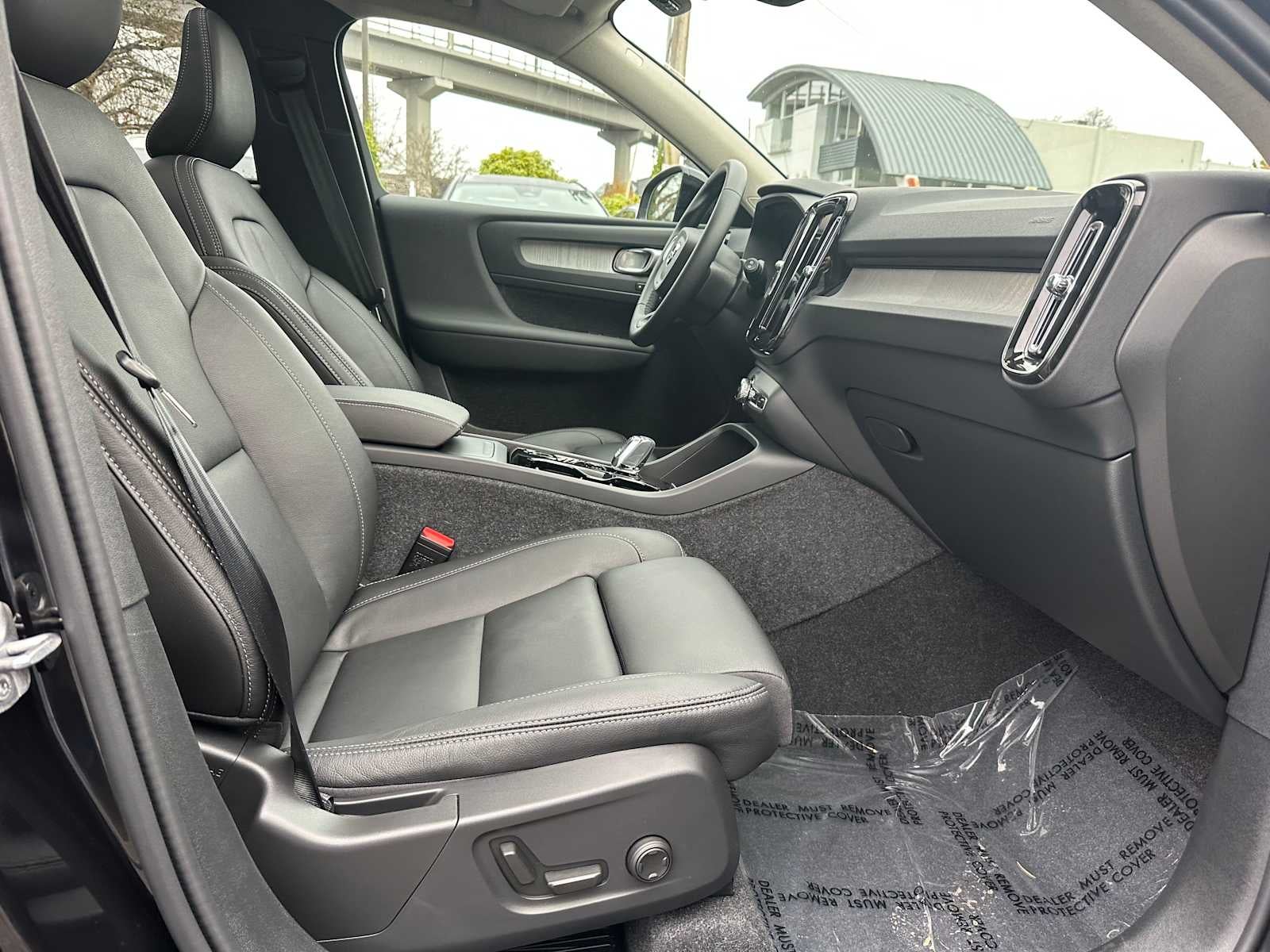 2025 Volvo XC40 Plus Bright Theme