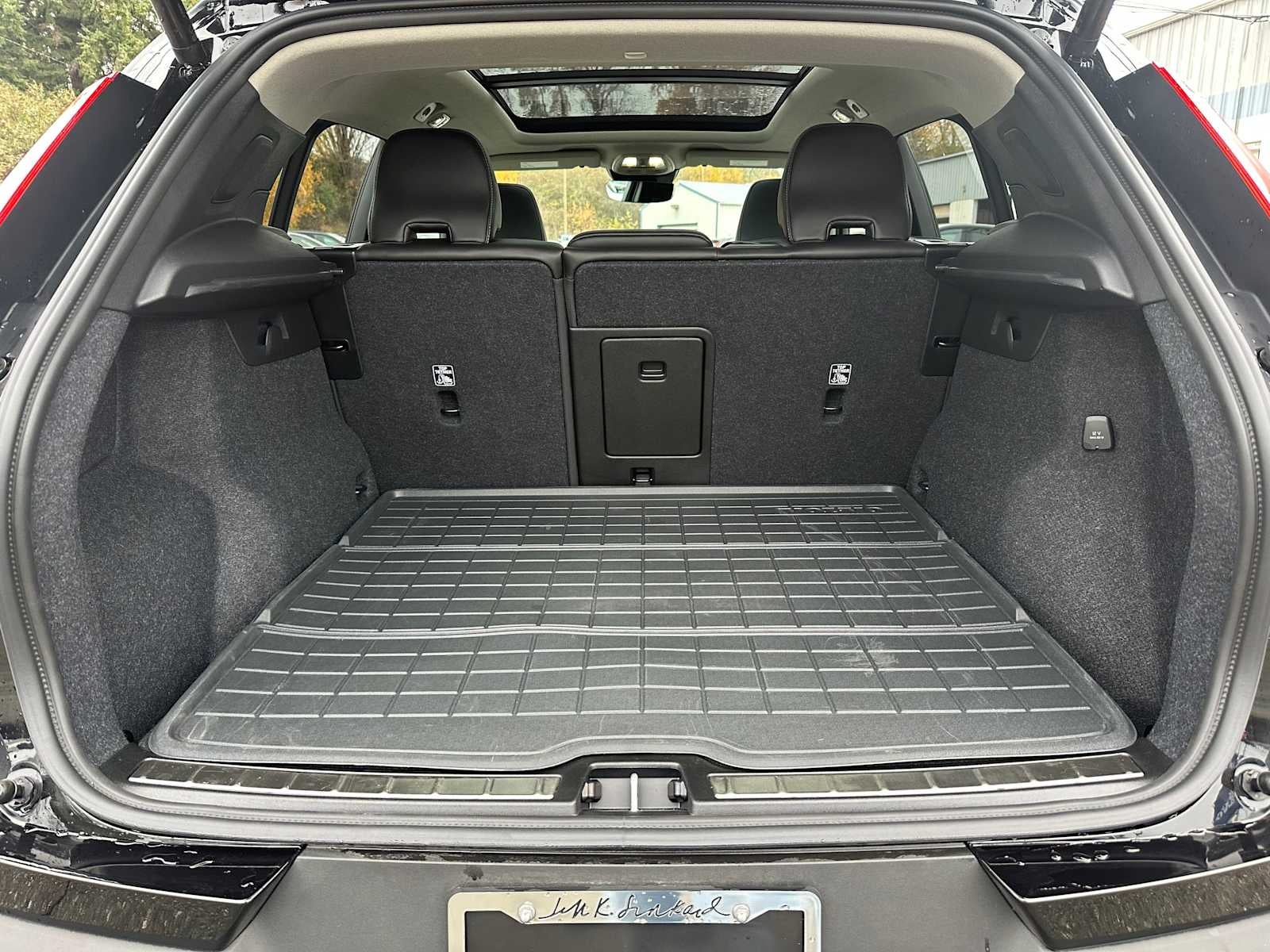 2025 Volvo XC40 Plus Bright Theme