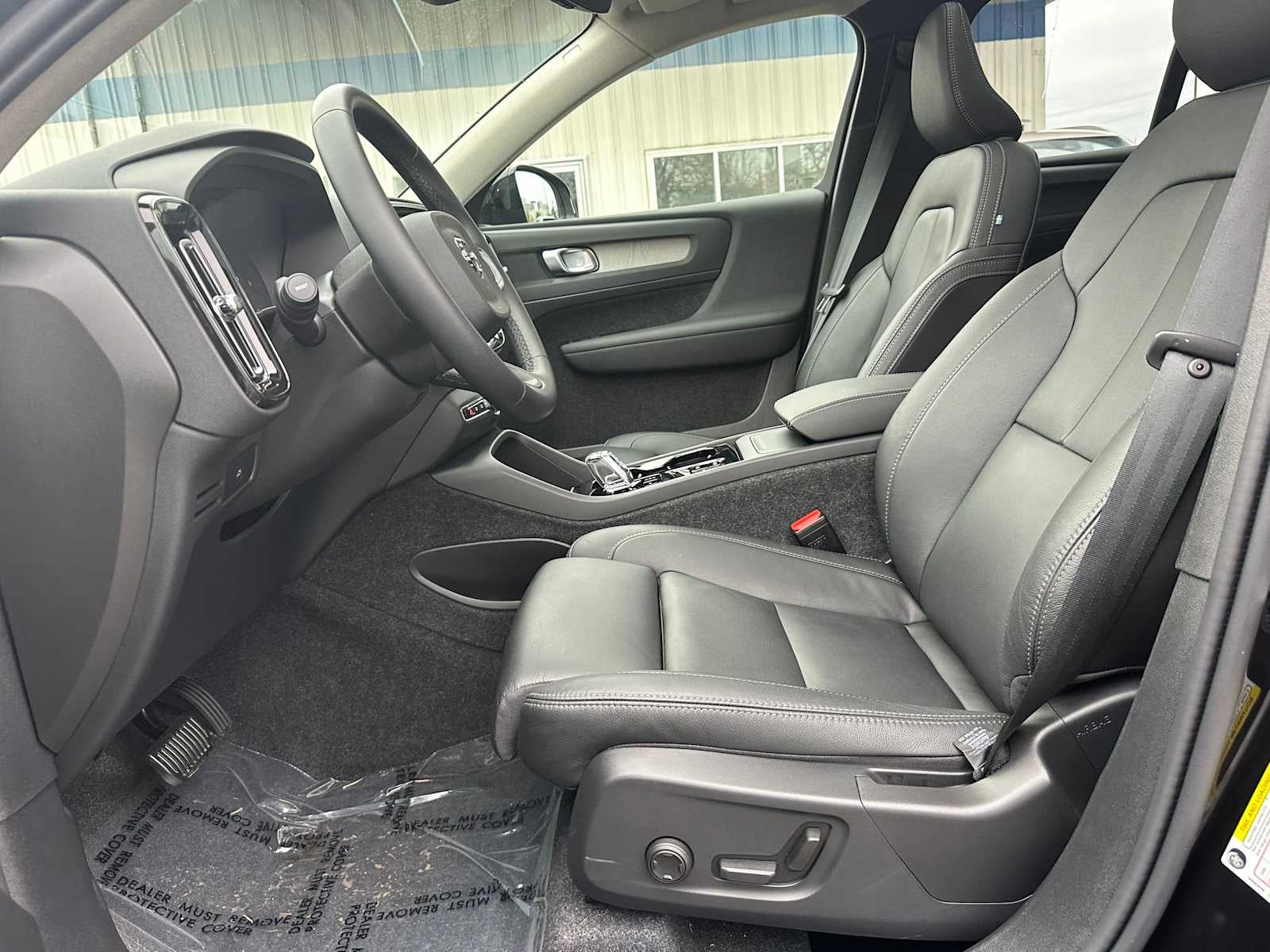 2025 Volvo XC40 Plus Bright Theme