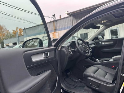 2025 Volvo XC40 Plus Bright Theme
