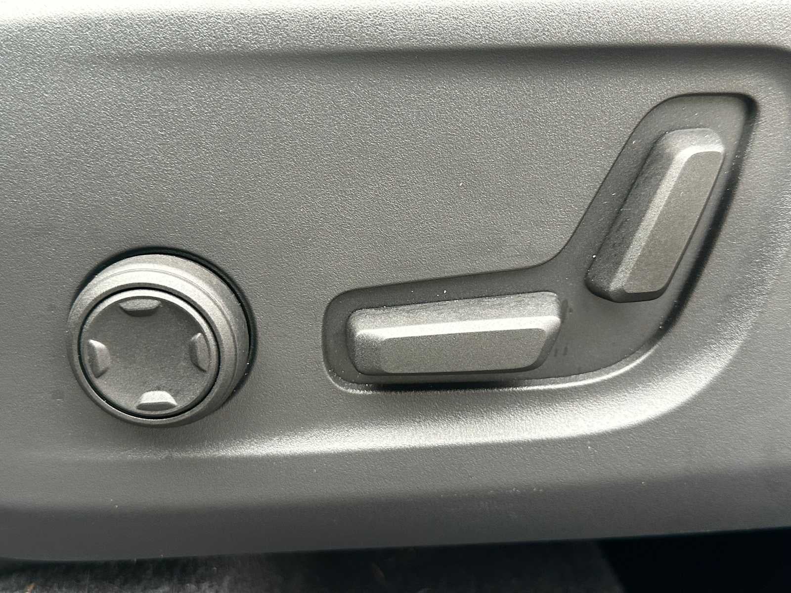 2025 Volvo XC40 Plus Bright Theme