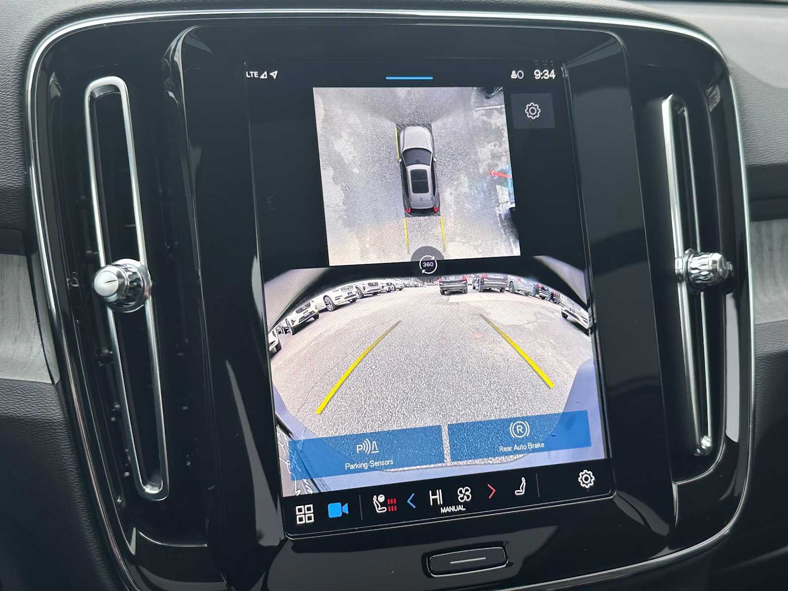 2025 Volvo XC40 Plus Bright Theme