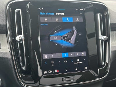 2025 Volvo XC40 Plus Bright Theme