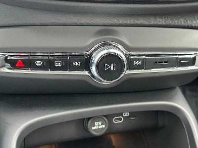 2025 Volvo XC40 Plus Bright Theme