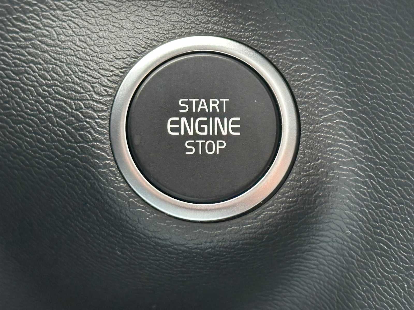 2025 Volvo XC40 Plus Bright Theme